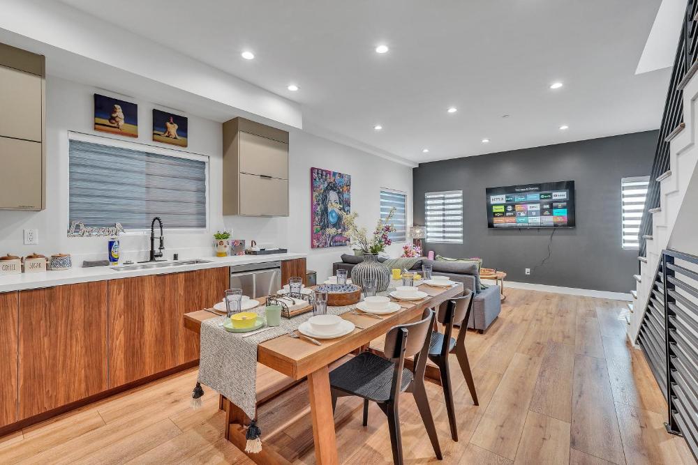 Luxe Townhome Newly-Built